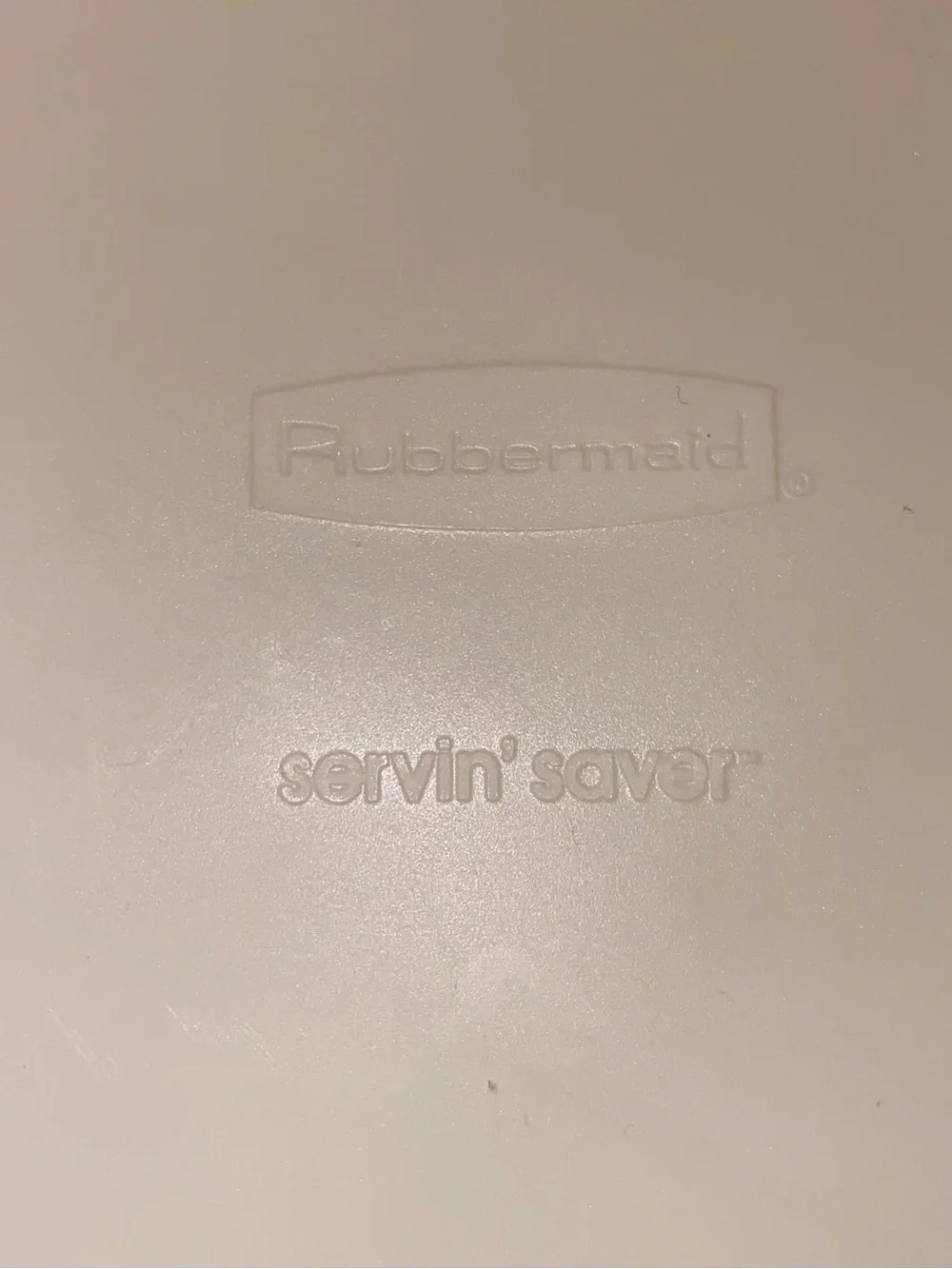 Rubbermaid Servin' Saver Round Cake Carrier & Pier 1 Cake Plate. What A Combo.
